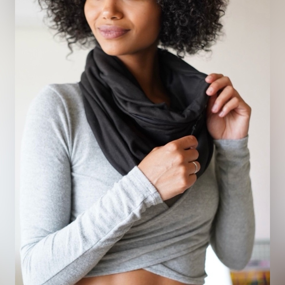 Beyond Yoga Pocket Infinity Scarf In Grey